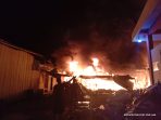 Pasar Basanohi Terbakar, Warga Gunakan Es Batu Padamkan Api