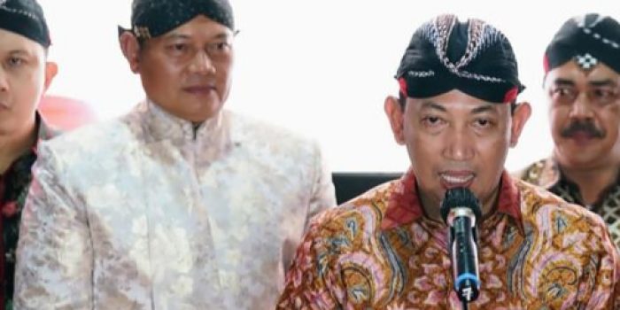 Nonton Wayang Kulit Bareng Panglima TNI, Kapolri Berharap TNI-Polri Solid di Tahun Pemilu