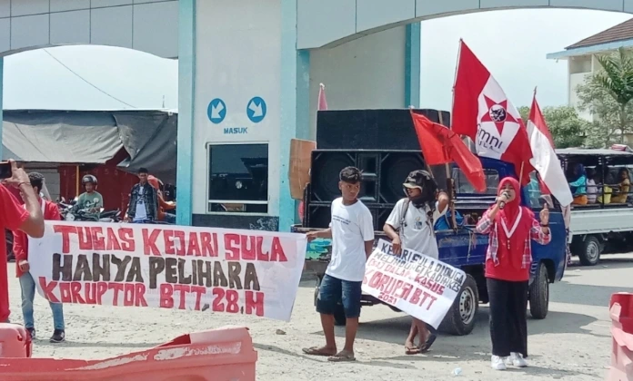 DPC GMNI Kepulauan Sula Gelar Aksi di Pasar Basanohi Sanana