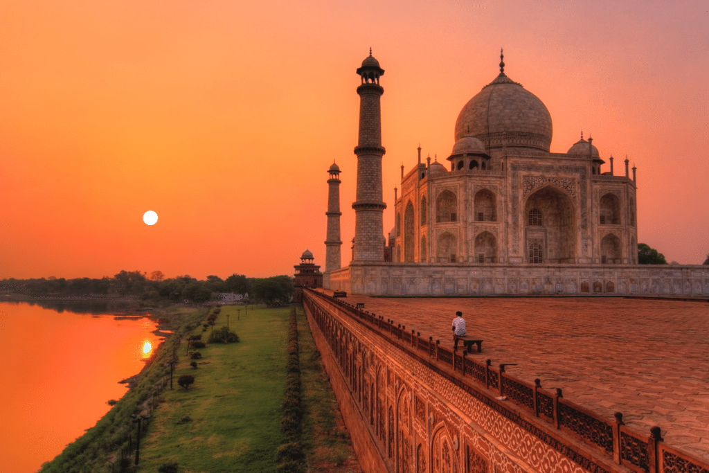 Cropped_Resized_a-as-india-agra-taj-mahal-sunrise-158898520-g-rf-1024x683.png