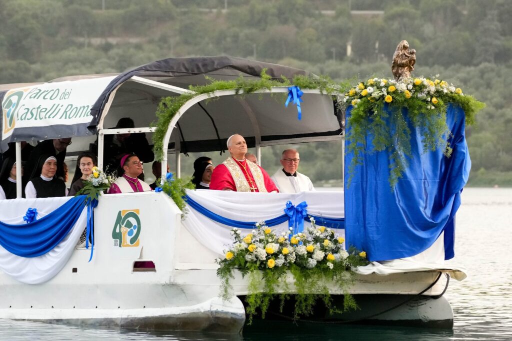 POPE-MASS-PROCESSION-LAKE-1825388-scaled.jpg