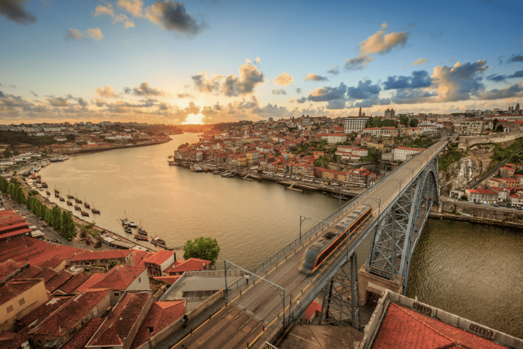 Resized_Bridge-Douro-River-Old-Town-Porto-1024x683.png