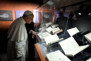 20260914T1520-POPE-VATICAN-LIBRARY-VISIT-1826197-scaled.jpg