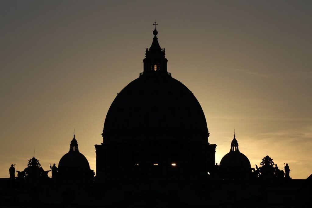 20260915T1604-POPE-ENDS-SALARY-CUTS-1826266.jpg