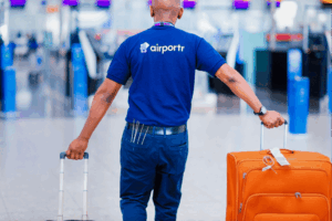 Airportr-luggage-in-airport-1-1024x682.png