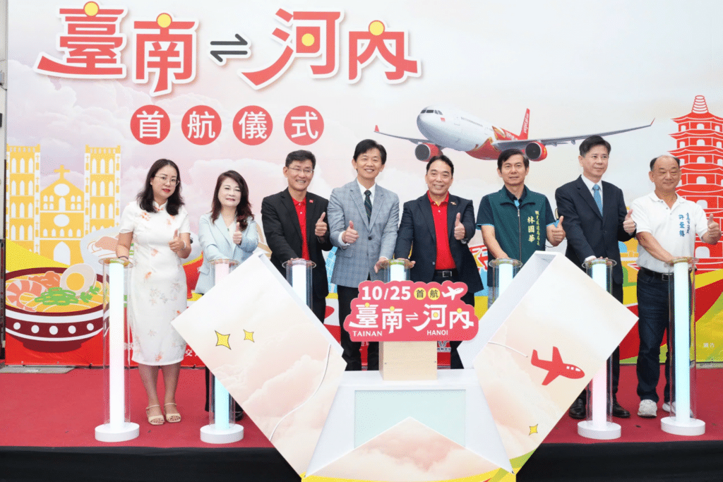 Cropped_Resized_Leaders-of-Vietjet-and-Tainan-City-perform-the-inauguration-ceremony-for-the-Hanoi–T.png