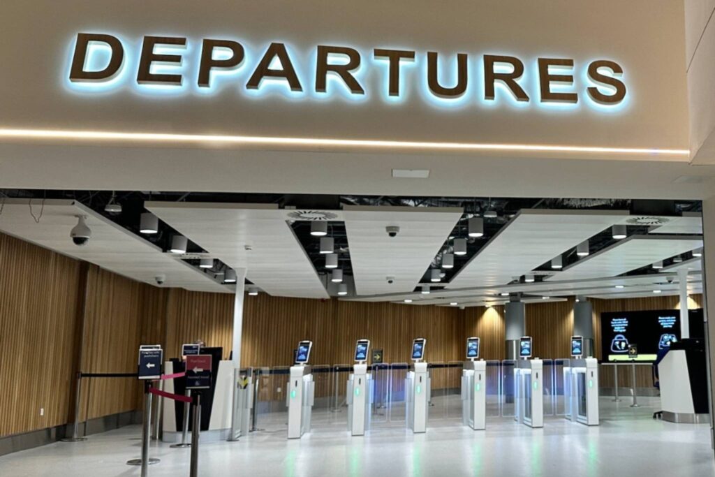 East-Midlands-Airport-departures.jpg