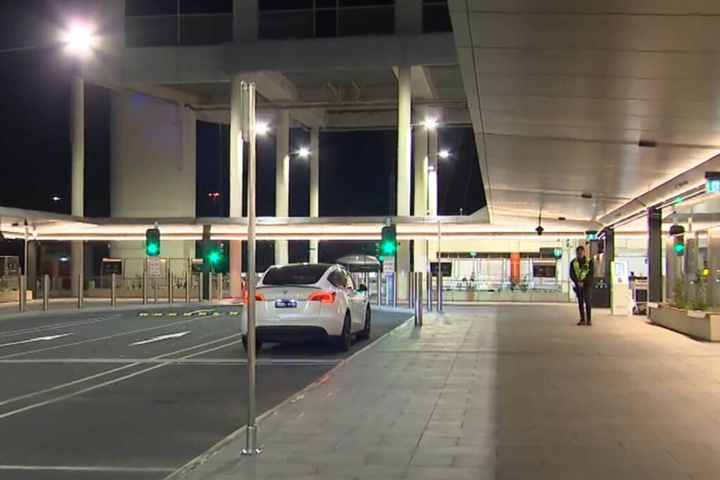 Melbourne-Airports-new-drop-off-zone-in-use-for-the-first-time.jpg