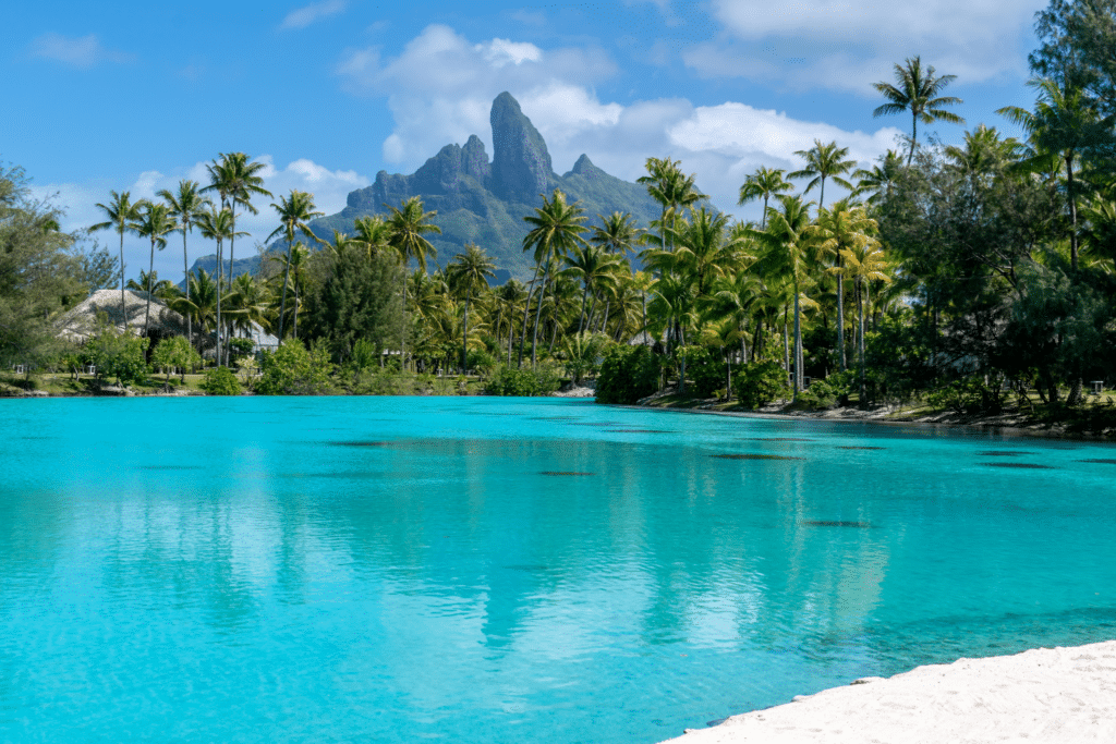 Resized_Bora-Bora-French-Polynesia_2380343069-1024x683.png