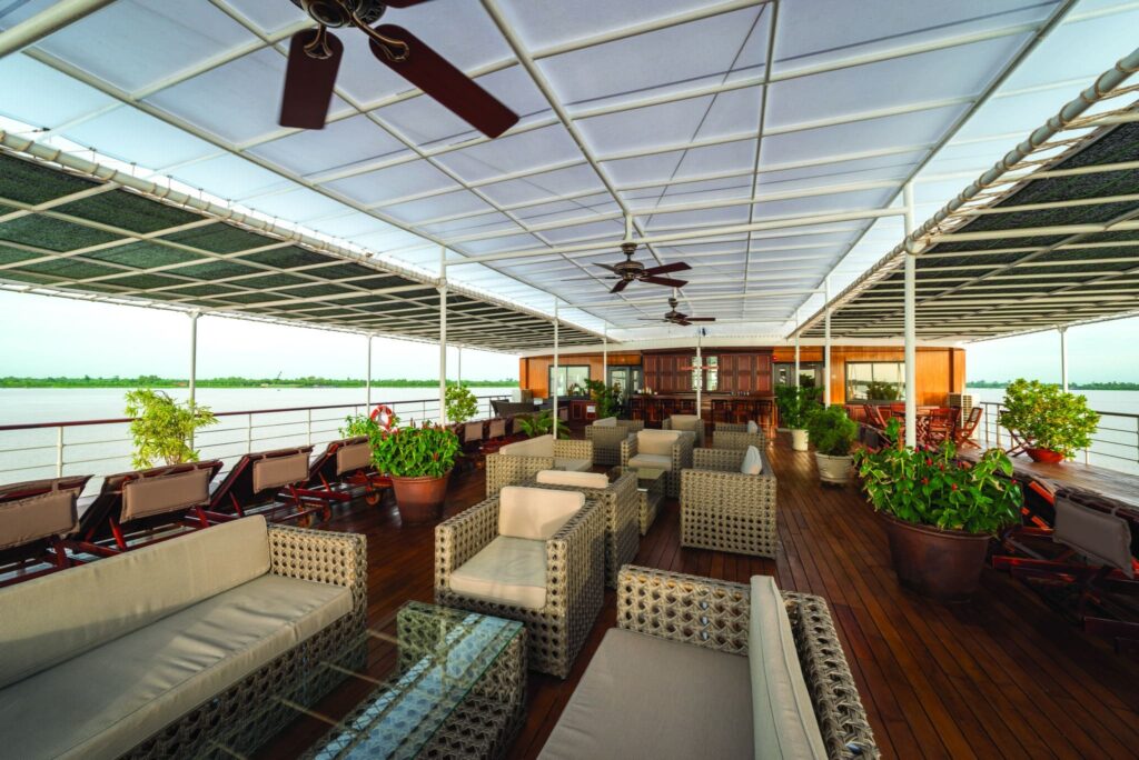 t-ship-rv-lotus-sun-deck-08-tm-scaled.jpg