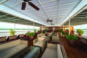 t-ship-rv-lotus-sun-deck-08-tm-scaled.jpg